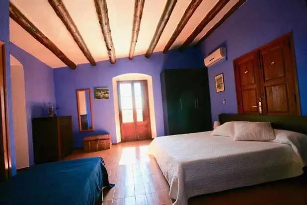 Casa rural alquiler íntegro Cal Sisco para 15 personas Vilamaniscle
